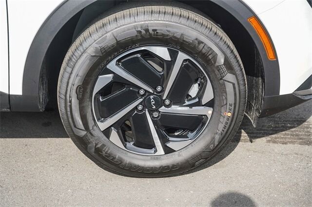 Certified 2025 Kia Sportage LX image 10
