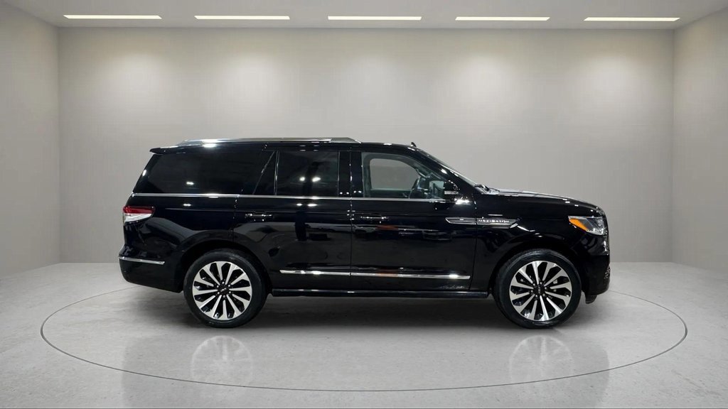 Certified 2023 Lincoln Navigator Reserve image 2