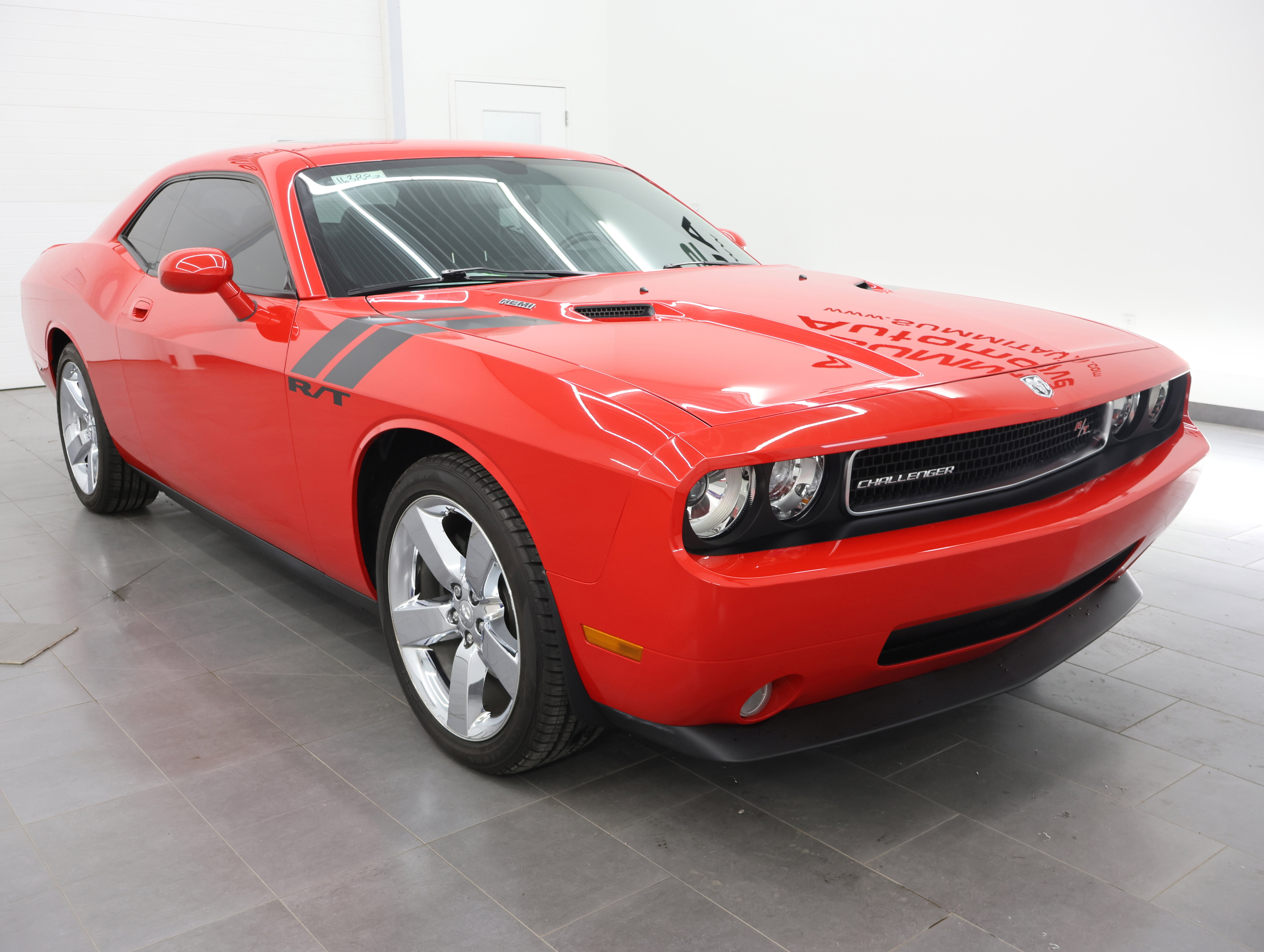 Used 2009 Dodge Challenger R/T image 2