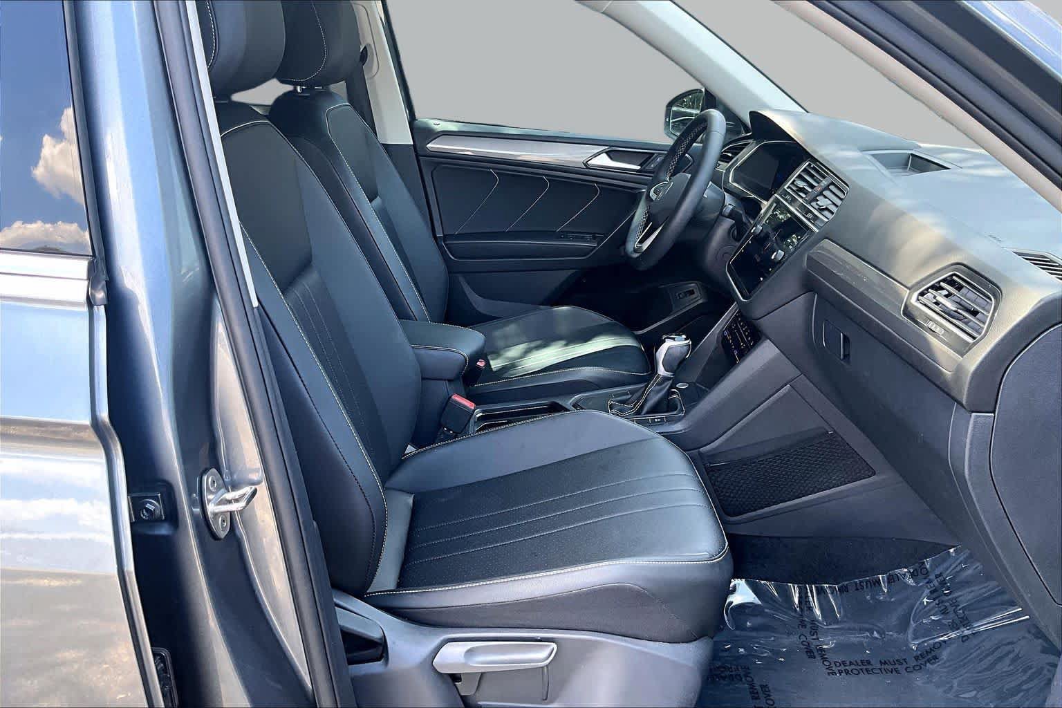 Used 2024 Volkswagen Tiguan SE FWD image 8