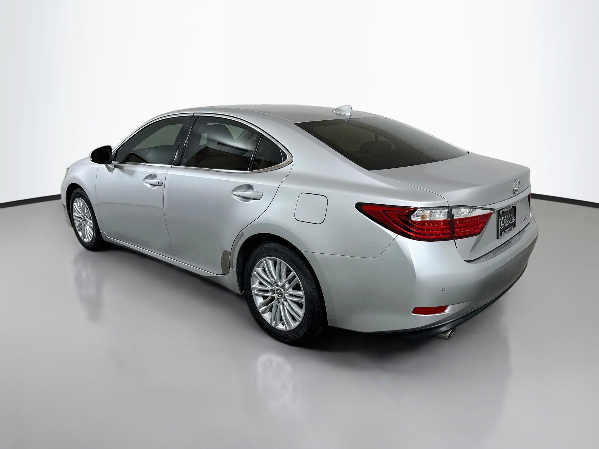 Used 2015 Lexus ES 350 w/ Luxury Package FWD image 5