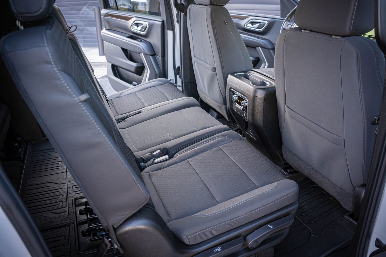Used 2023 GMC Yukon XL SLE AWD/4WD image 31
