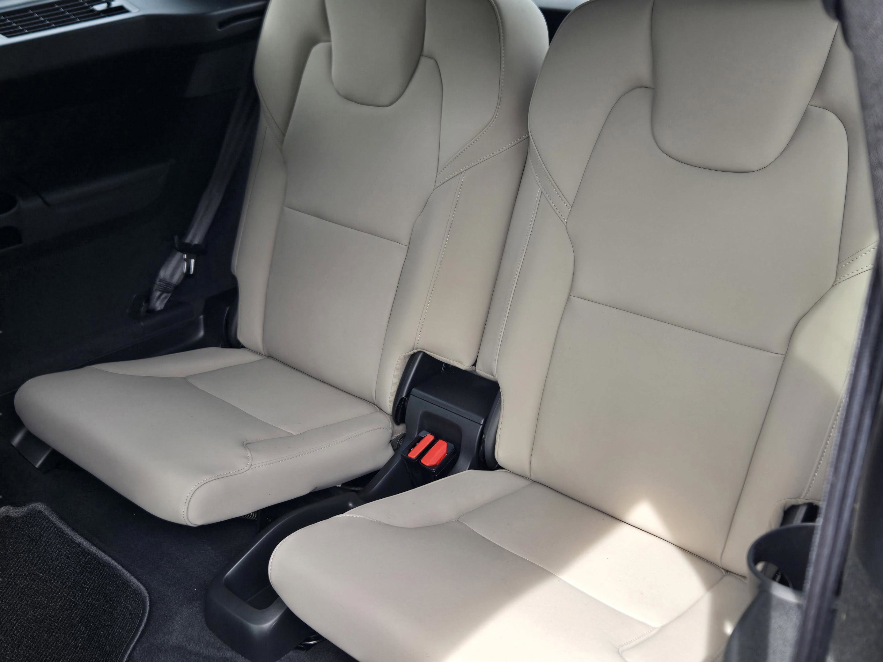 New 2026 Volvo XC90 B6 Plus w/ Protection Package Premier image 25