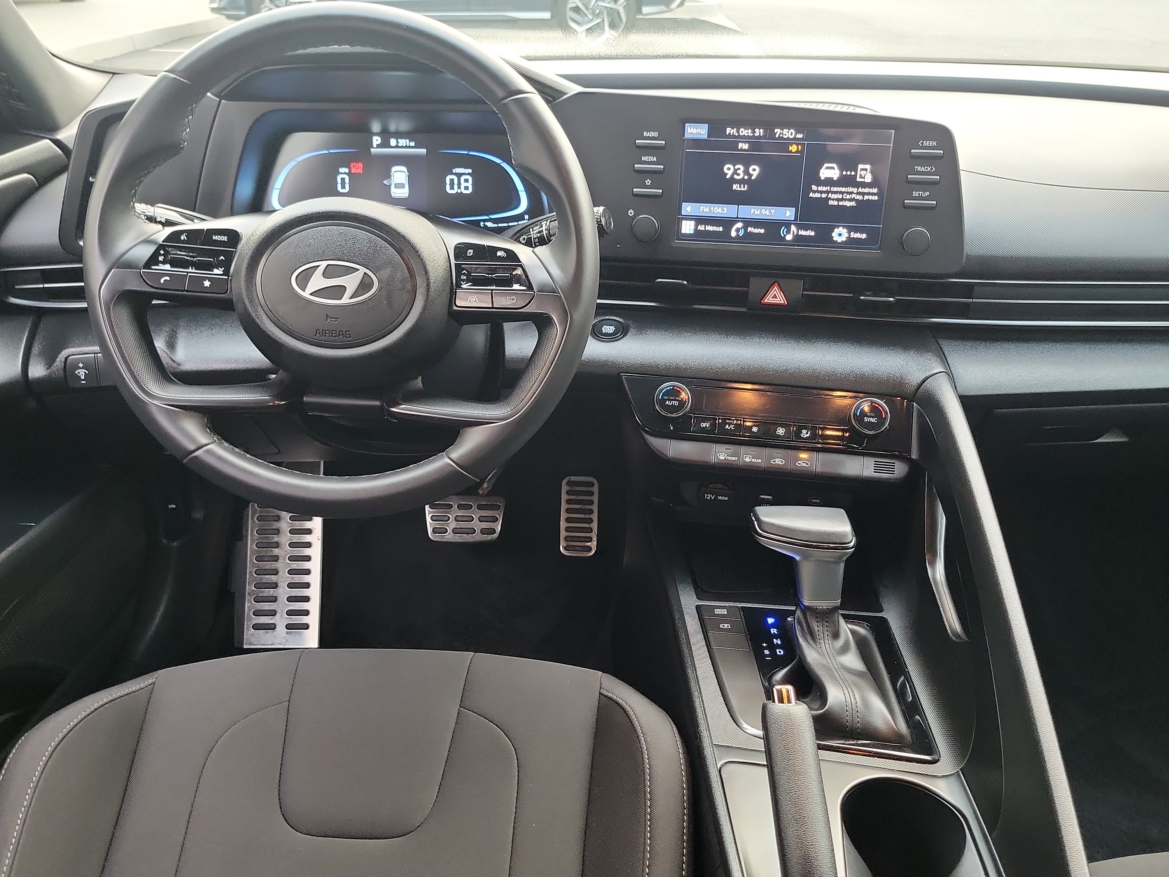 Certified 2025 Hyundai Elantra Sport image 6