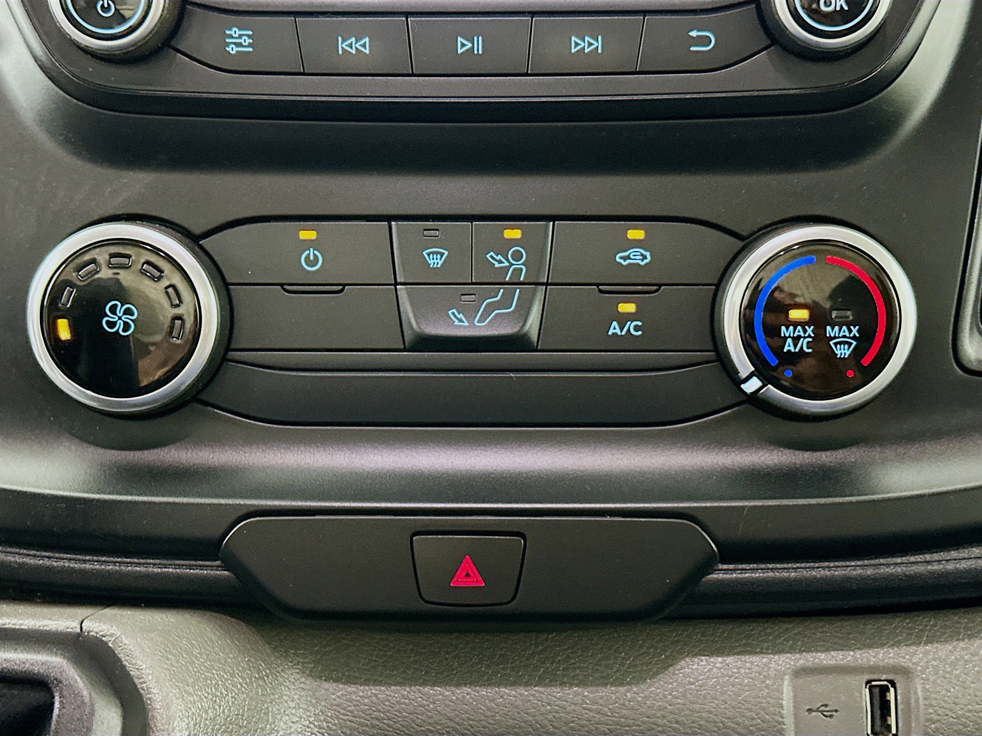 Used 2022 Ford Transit 150 Medium Roof image 21