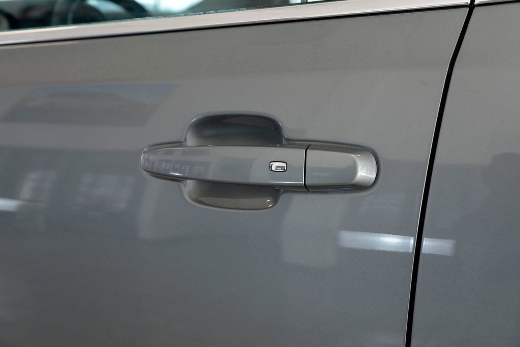 Used 2023 GMC Acadia SLE w/ Driver Convenience Package image 13