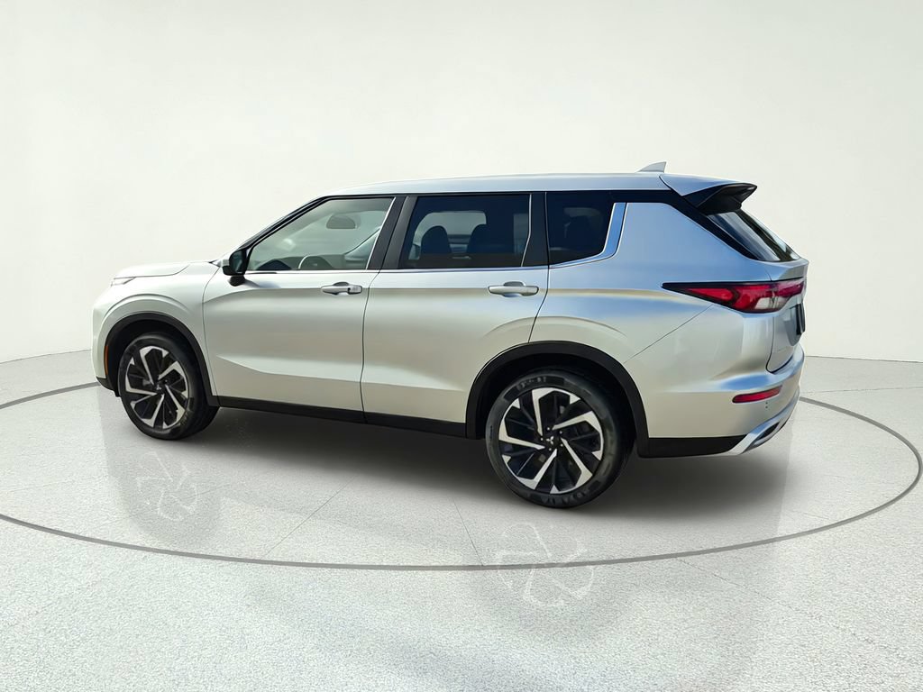 Used 2023 Mitsubishi Outlander SE FWD image 4
