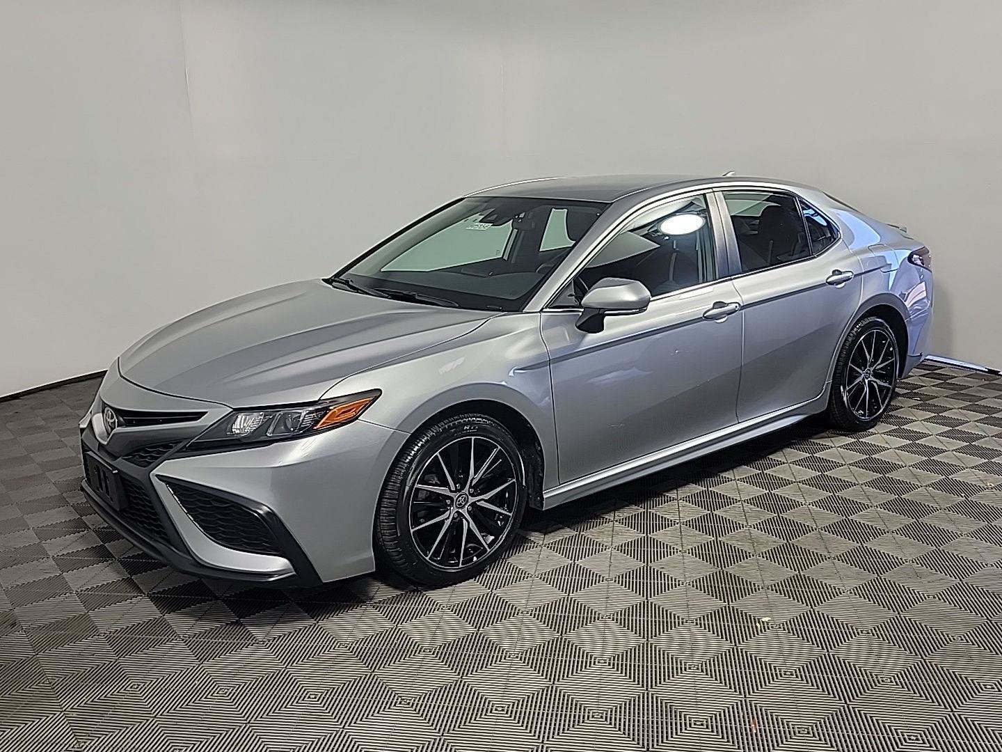 Used 2022 Toyota Camry SE FWD image 11