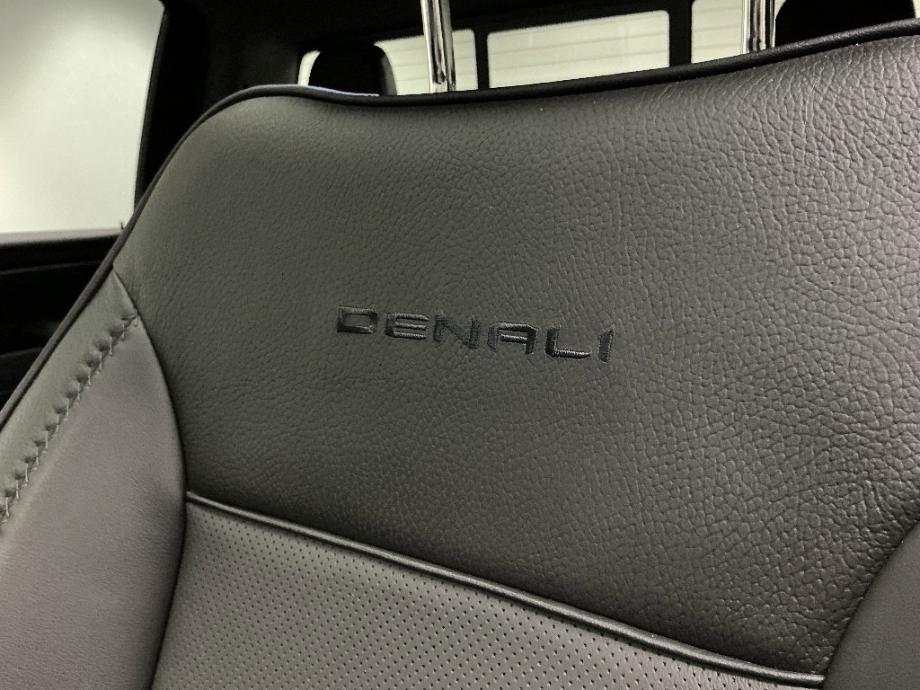 Used 2025 GMC Sierra 3500 Denali w/ Denali Reserve Package AWD/4WD image 11