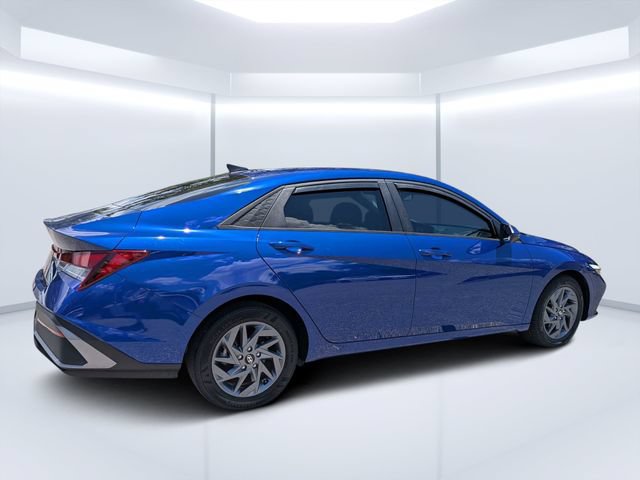 Used 2024 Hyundai Elantra SEL FWD image 3