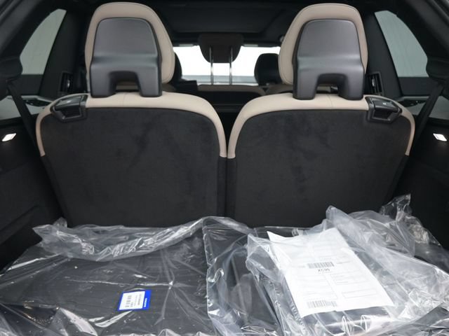 New 2026 Volvo XC90 B5 Plus w/ Protection Package Premier AWD/4WD image 32