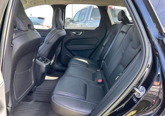 Used 2023 Volvo XC60 B5 Ultimate w/ Protection Package Premier image 5