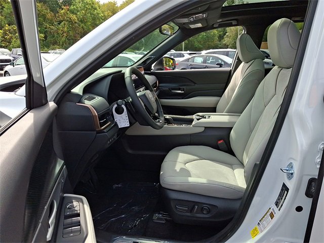 New 2026 Toyota Grand Highlander AWD Hybrid image 5