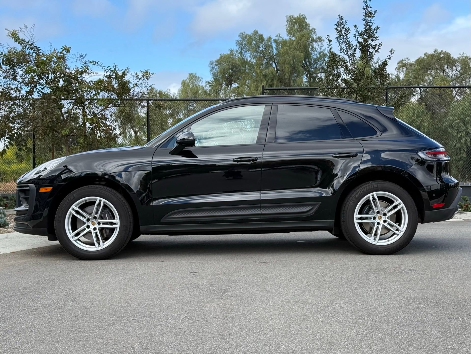 Certified 2024 Porsche Macan image 2