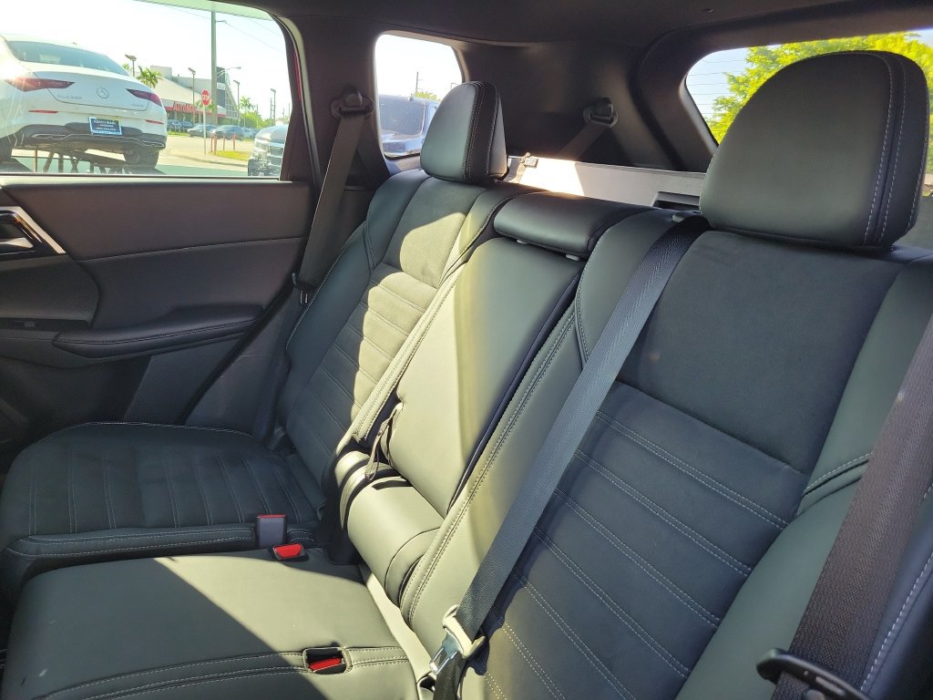 Used 2023 Mitsubishi Outlander SE Black Edition FWD image 15