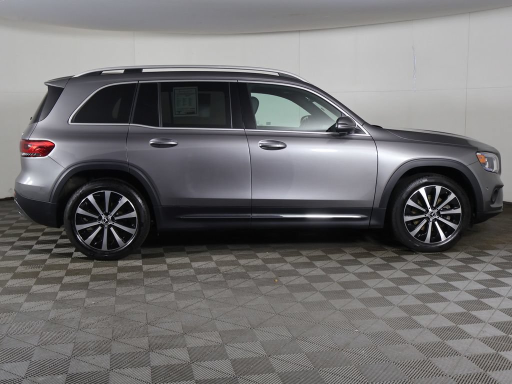 Used 2023 Mercedes-Benz GLB 250 4MATIC w/ Premium Package image 18