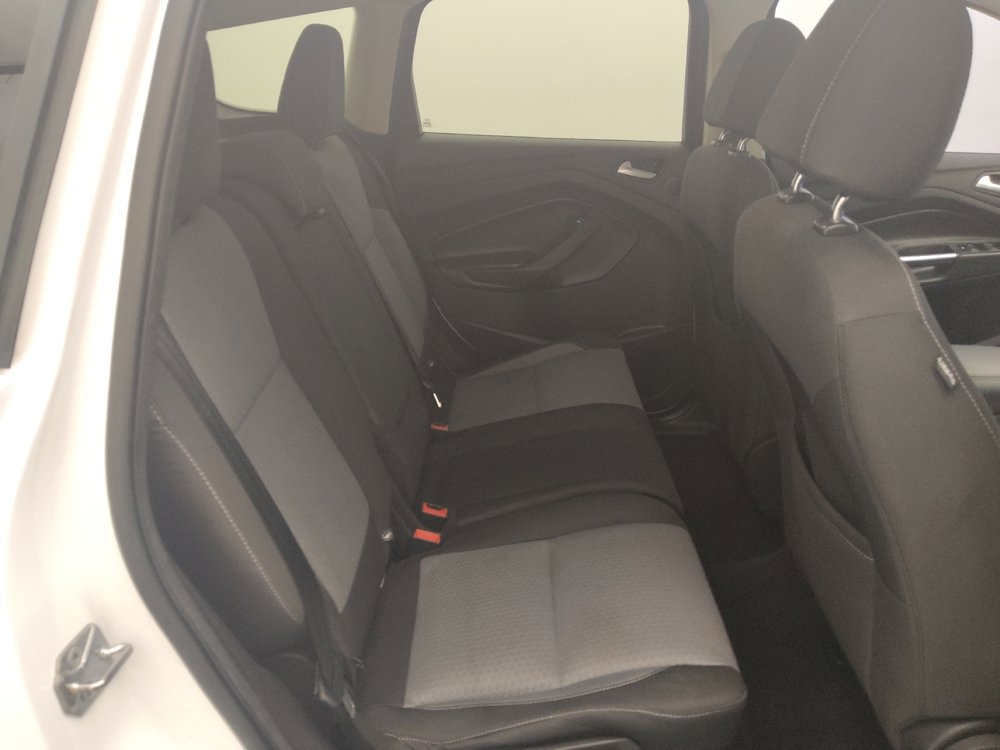 Used 2017 Ford Escape SE w/ Equipment Group 201A FWD image 19