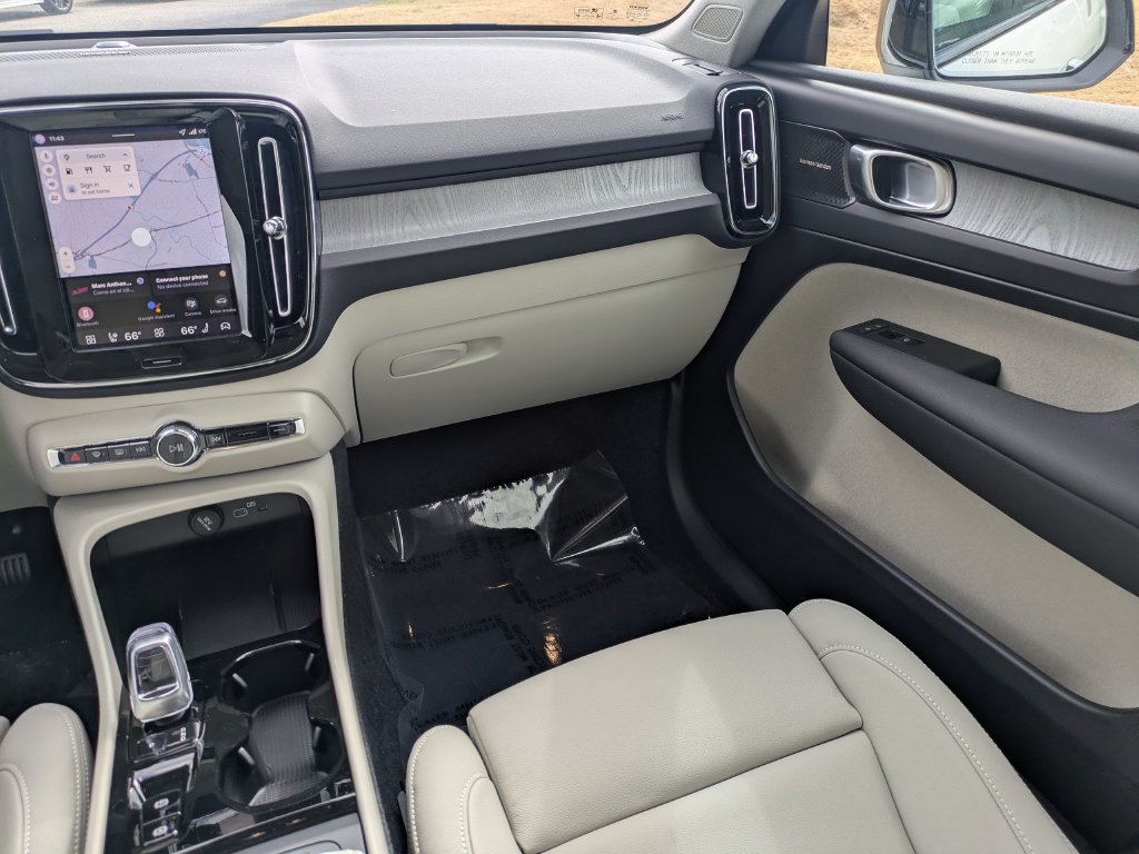 New 2026 Volvo XC40 B4 Plus w/ Climate Package FWD image 18