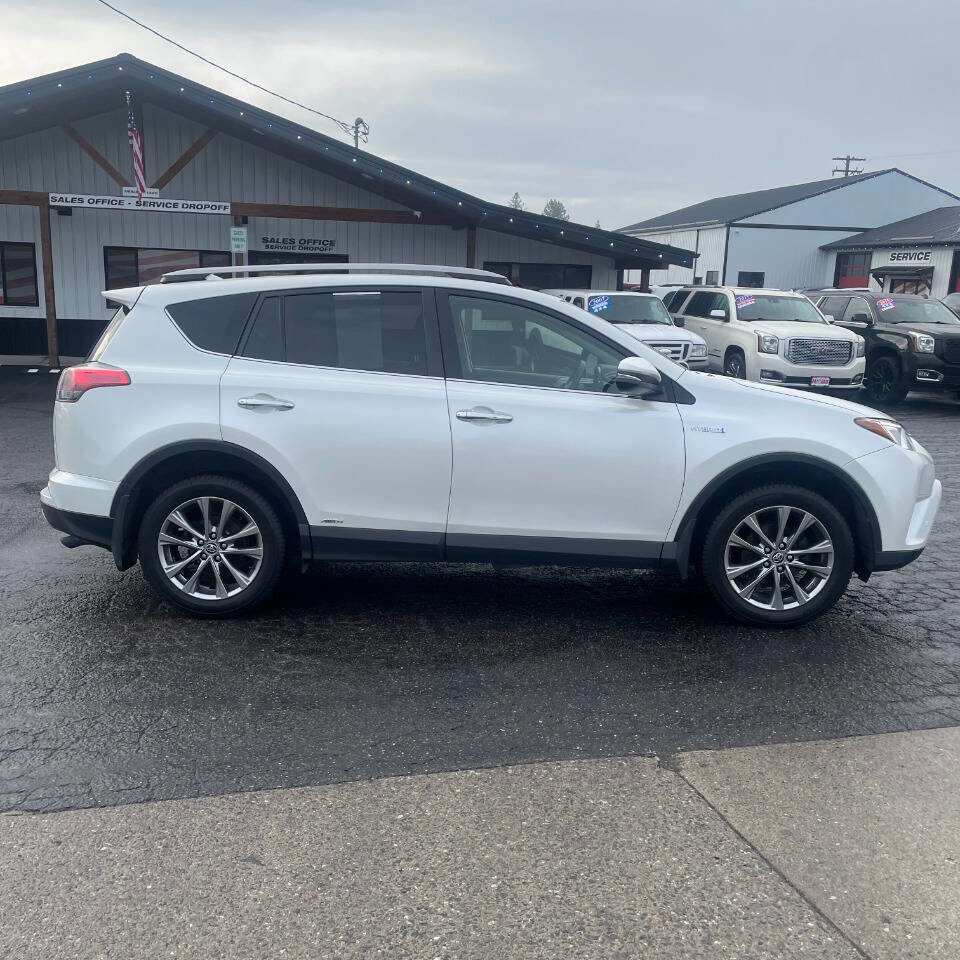 Used 2017 Toyota RAV4 Limited w/ Carpet Mat Package AWD/4WD image 6