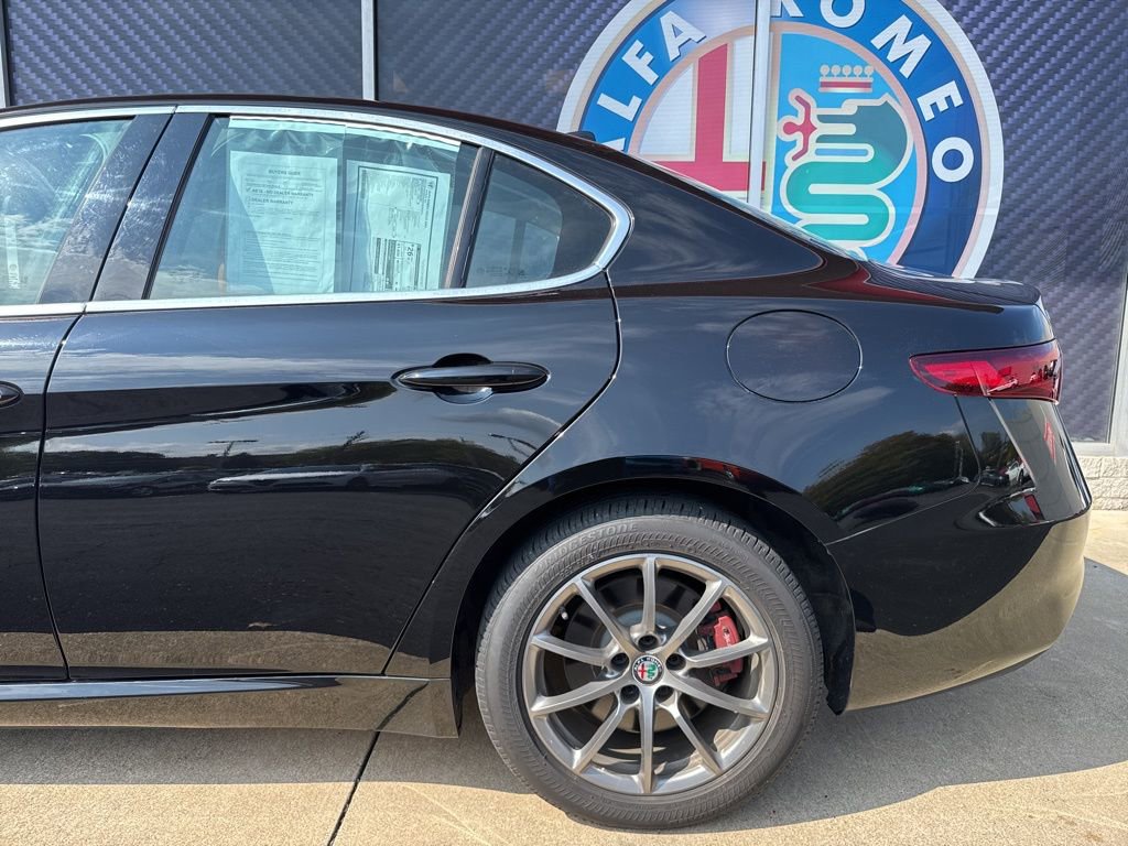 Used 2018 Alfa Romeo Giulia AWD image 13