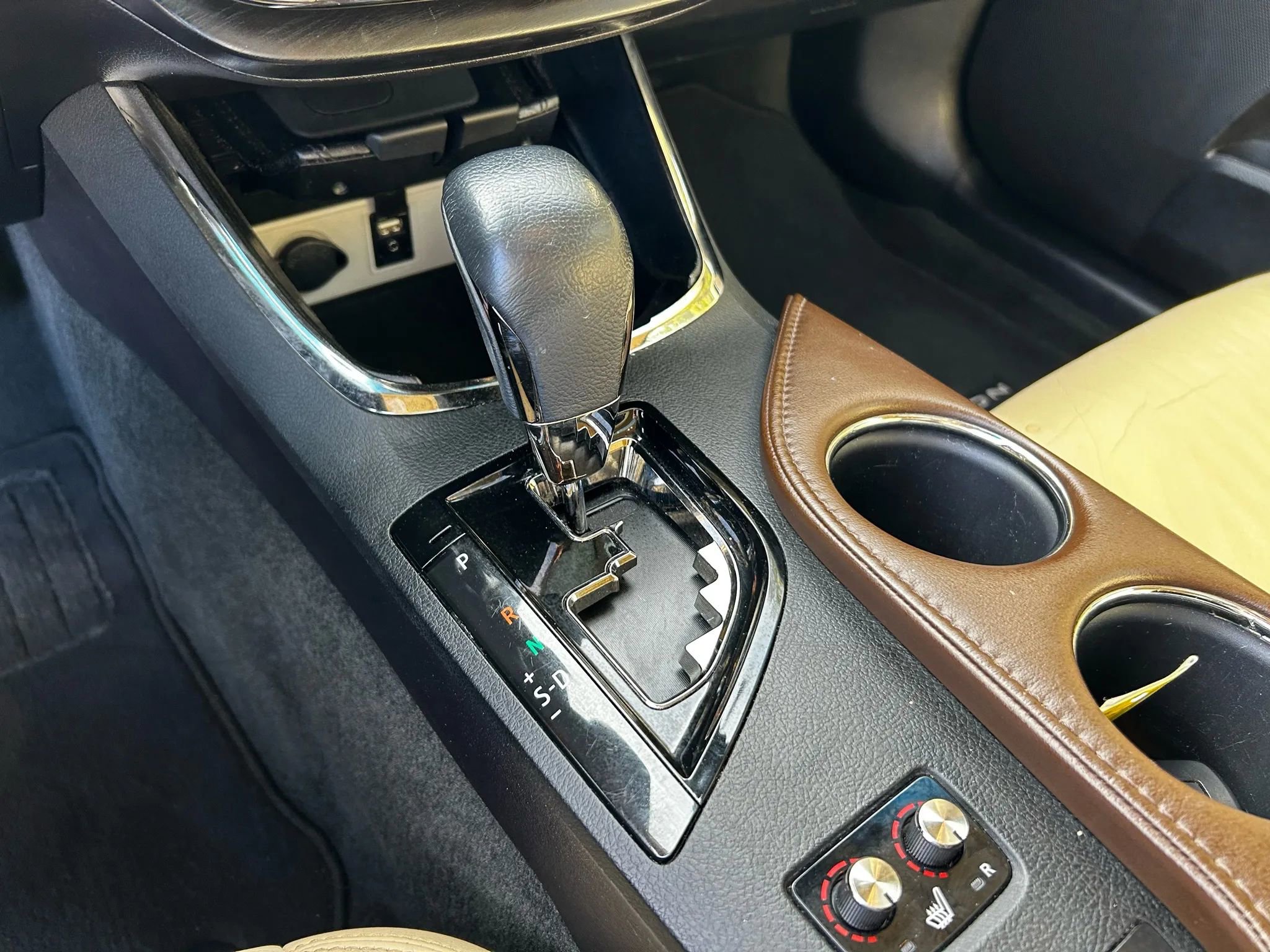 Used 2018 Toyota Avalon XLE Premium image 16