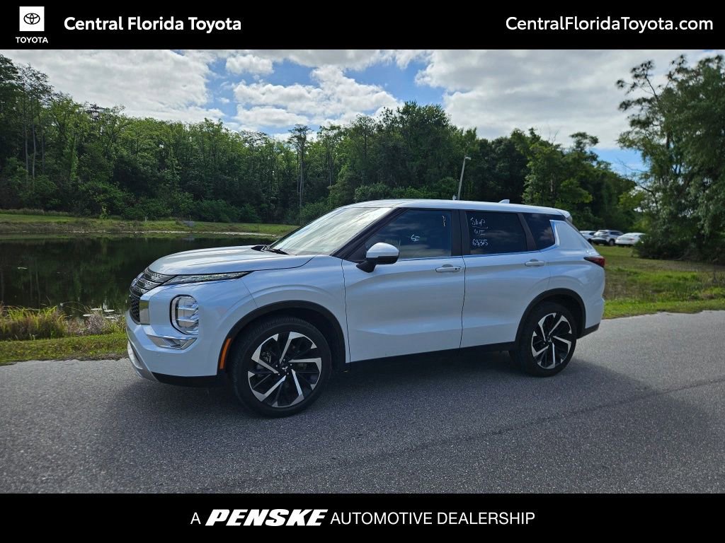 Used 2024 Mitsubishi Outlander SE FWD image 1