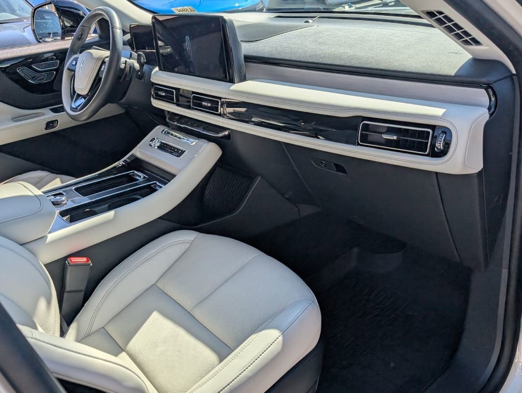Used 2025 Lincoln Aviator Reserve w/ Illumination Package image 16