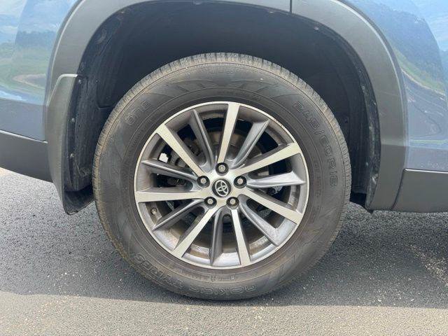 Certified 2019 Toyota Highlander XLE AWD/4WD image 10