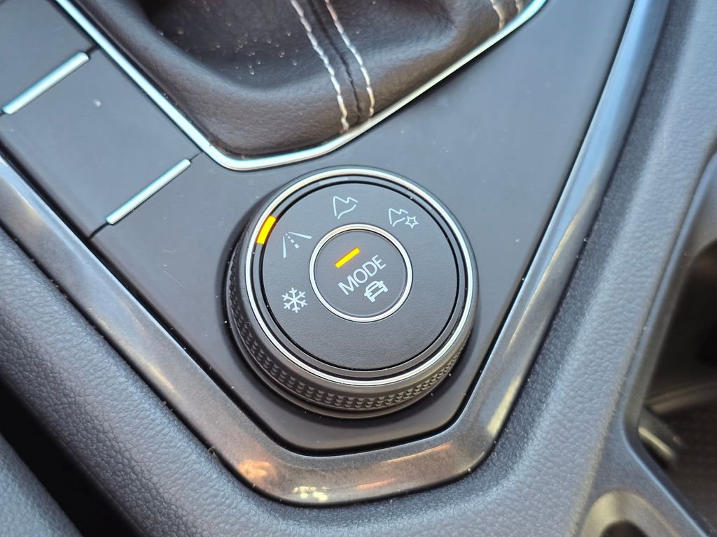 Used 2022 Volkswagen Tiguan SE image 35