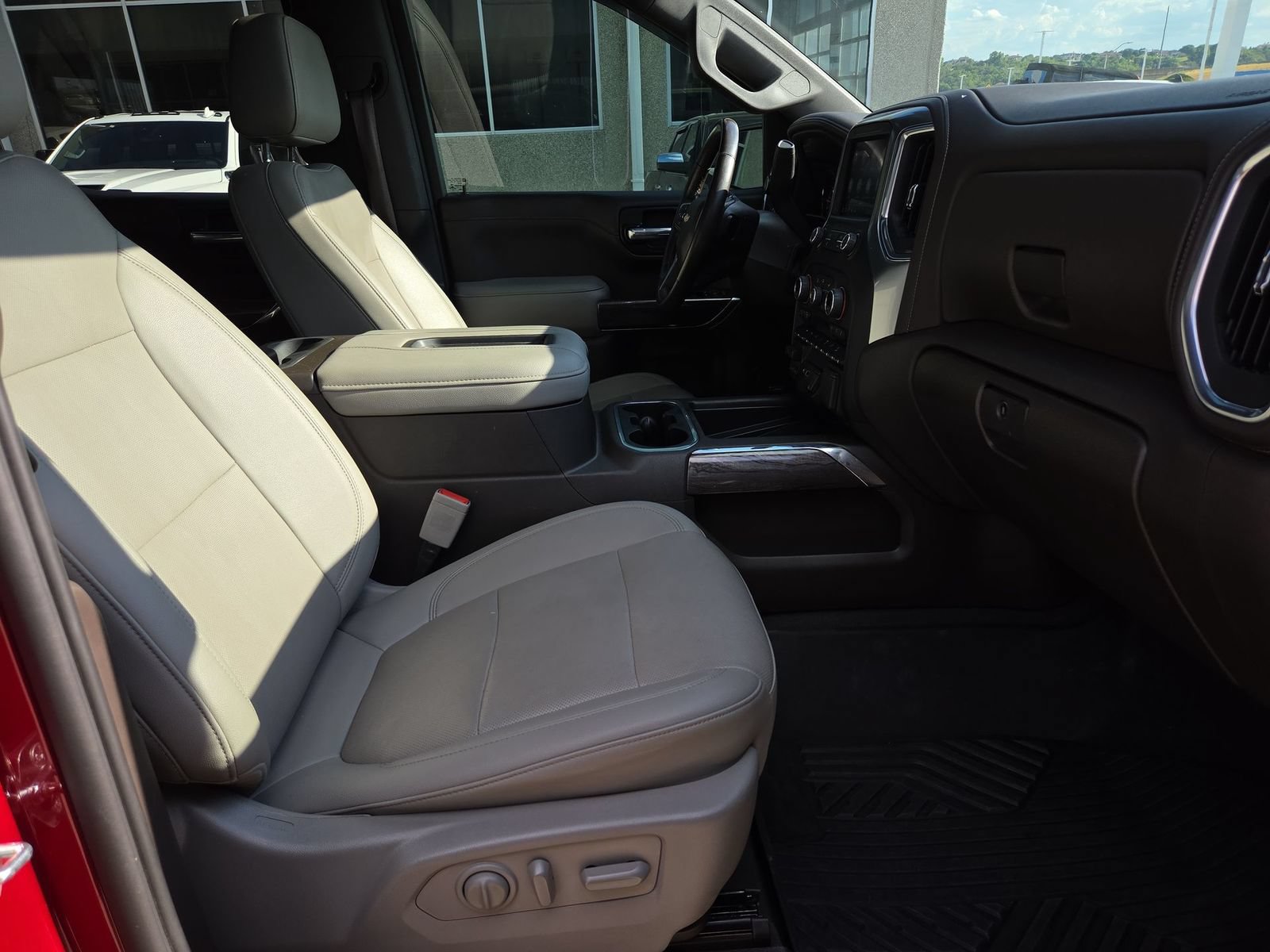 Used 2022 Chevrolet Silverado 1500 LTZ w/ LTZ Premium Package AWD/4WD image 29