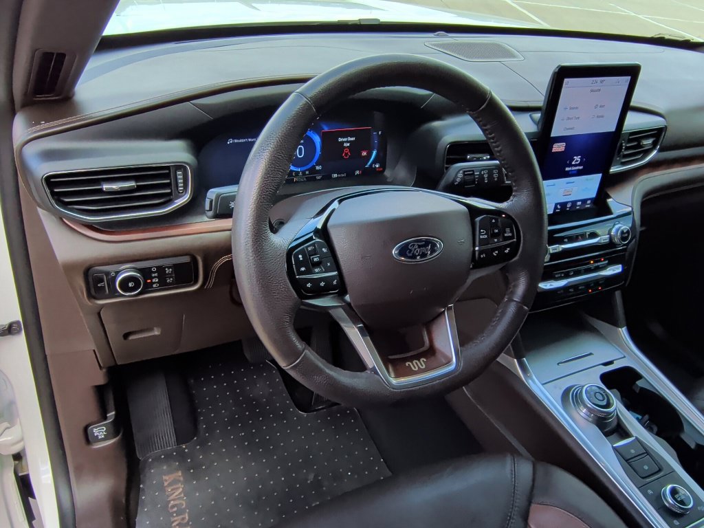 Used 2023 Ford Explorer King Ranch w/ Technology Package AWD/4WD image 15