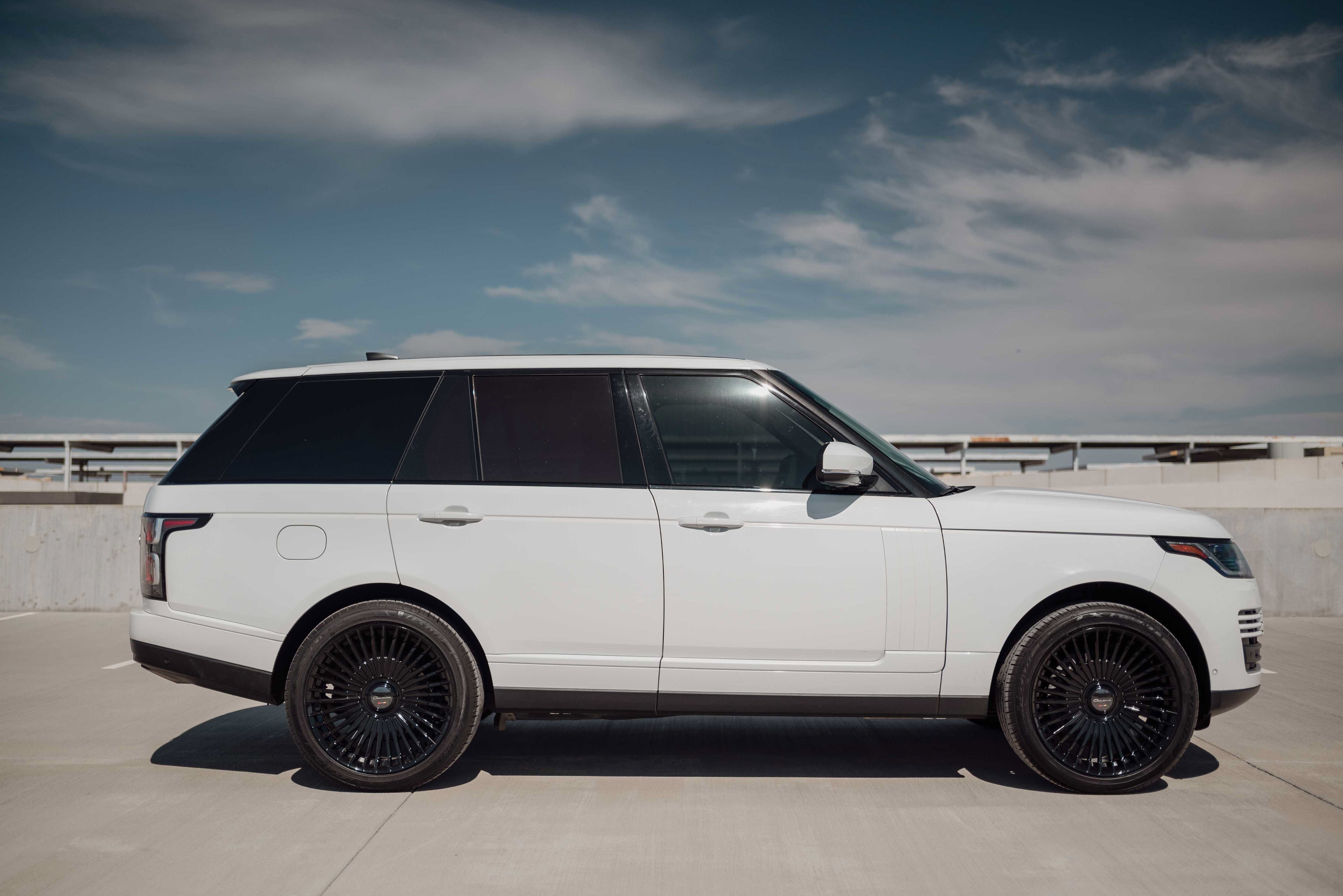 Used 2019 Land Rover Range Rover HSE AWD/4WD image 4