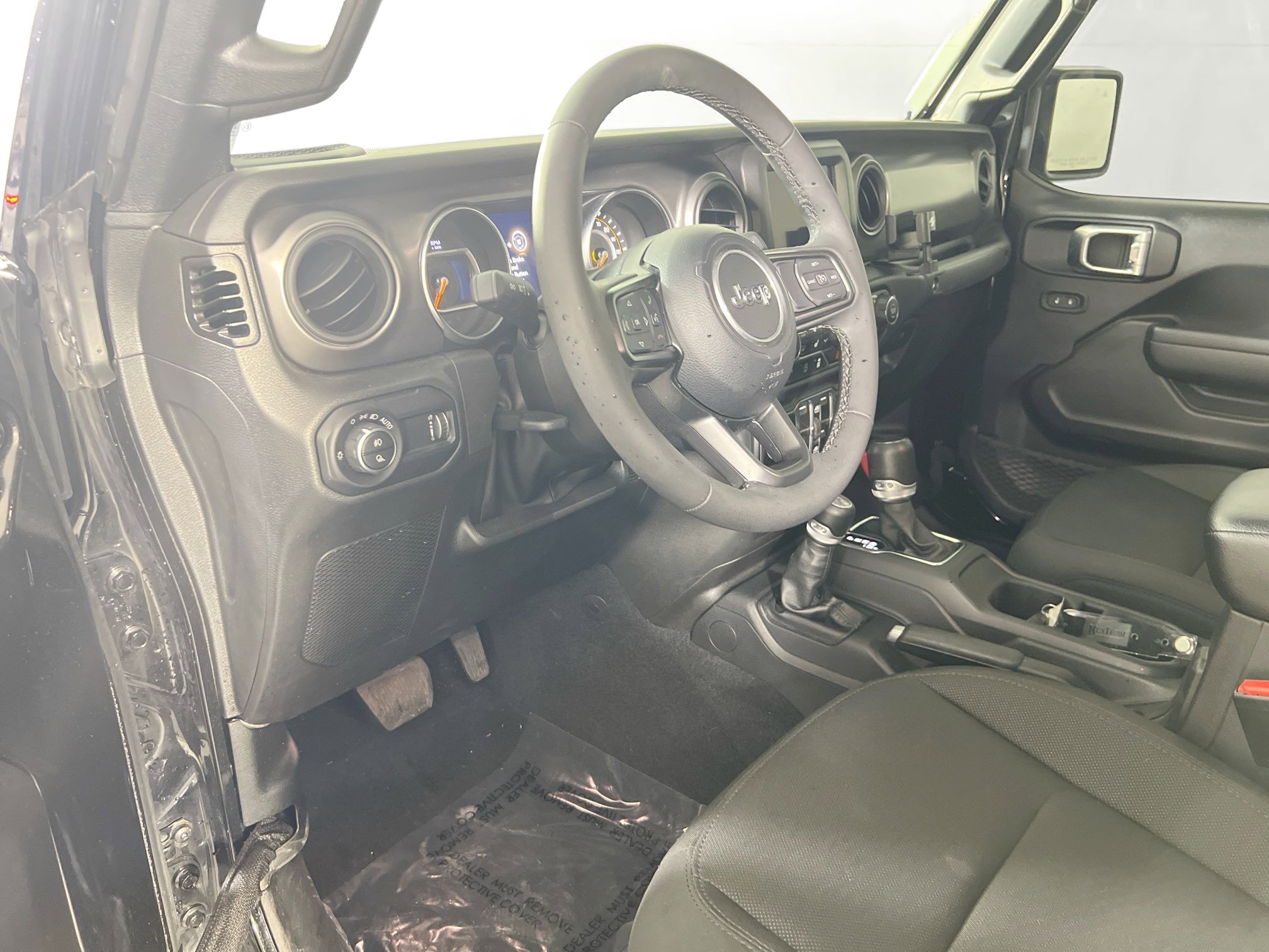 Used 2023 Jeep Gladiator Willys AWD/4WD image 9
