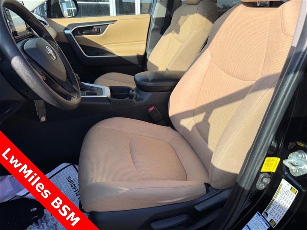 Used 2021 Toyota RAV4 LE image 16
