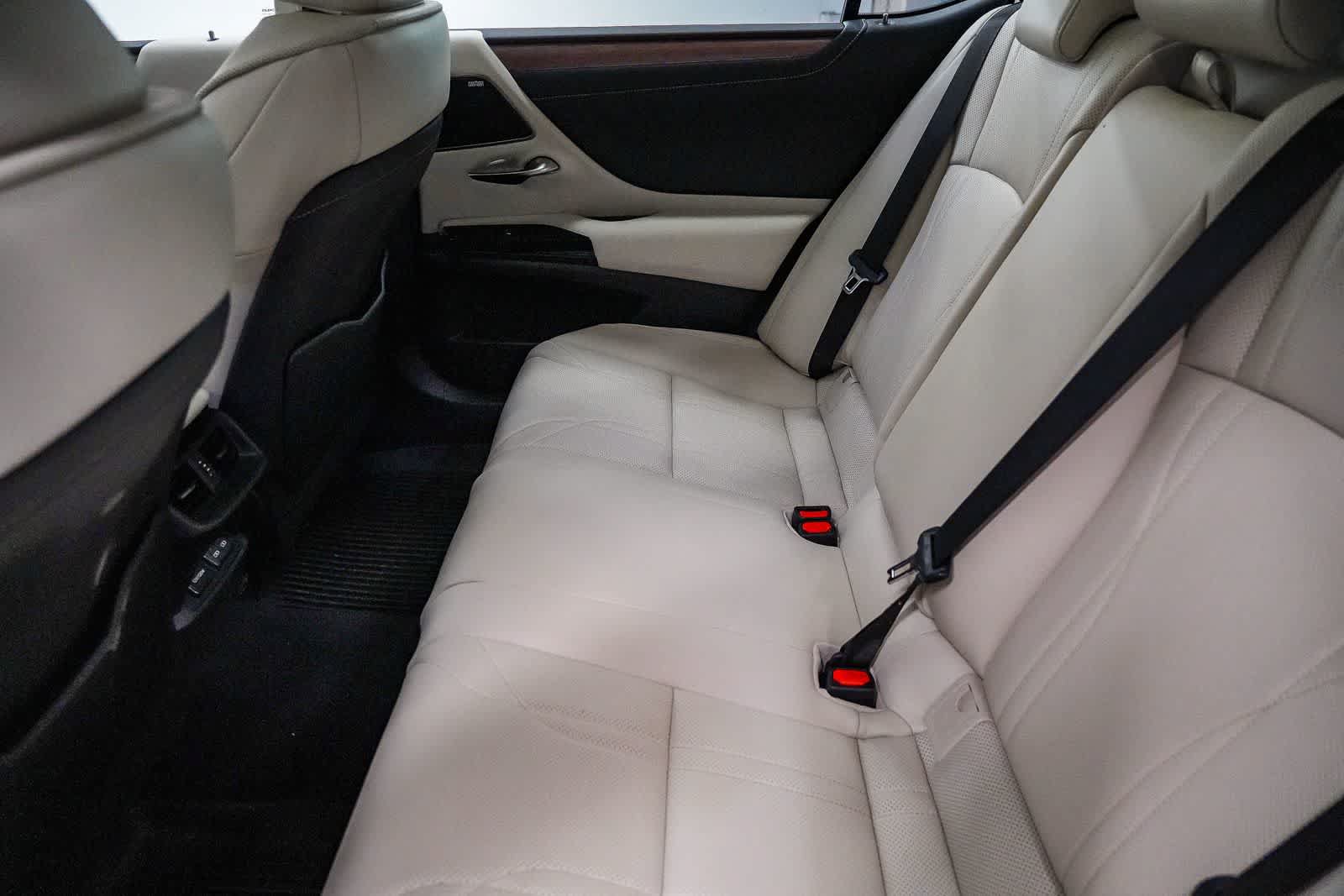 Used 2025 Lexus ES 300h w/ Accessory Package (Z2) FWD image 19