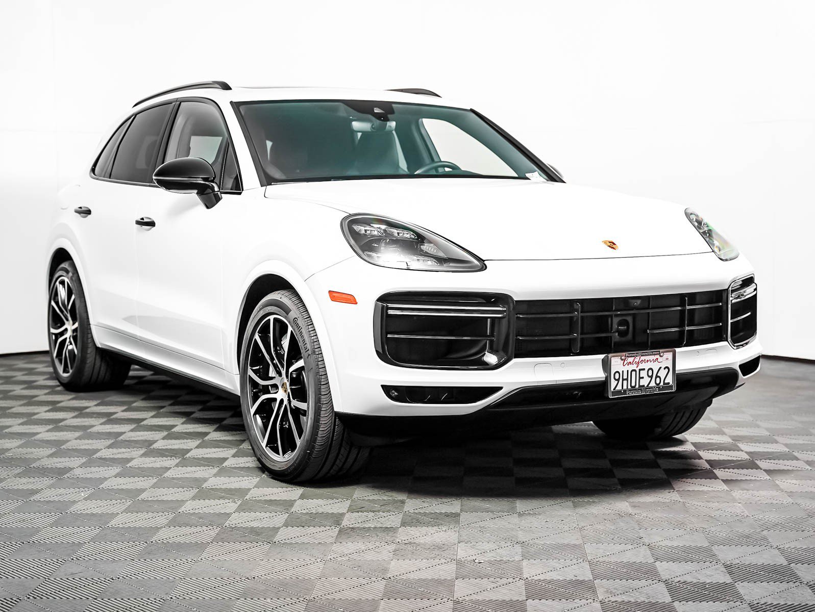 Certified 2023 Porsche Cayenne Turbo AWD/4WD image 8
