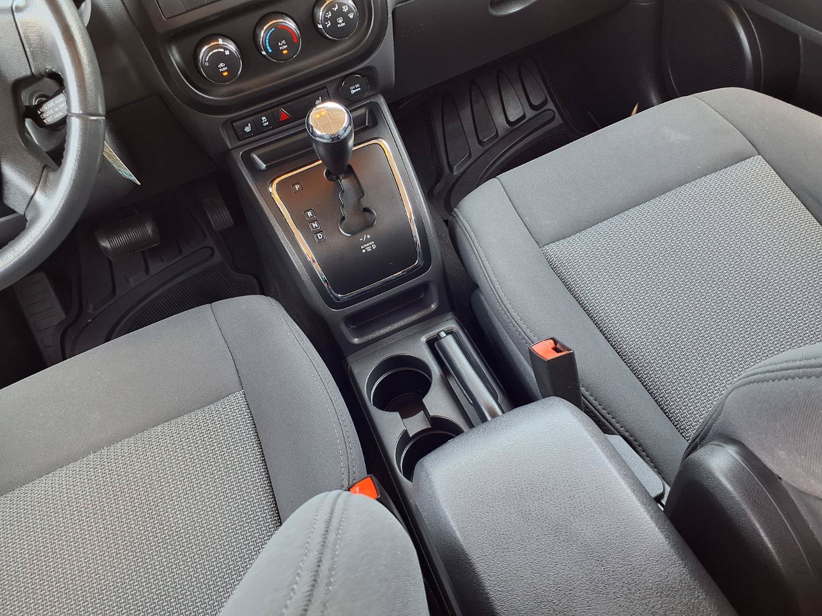 Used 2010 Jeep Patriot Latitude FWD image 9