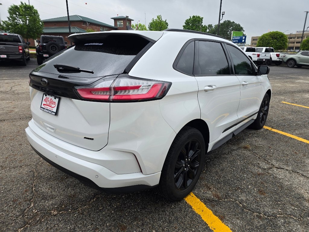 Used 2024 Ford Edge SE w/ Black Appearance Package image 5
