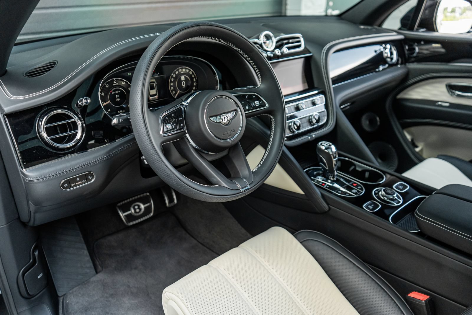 Certified 2026 Bentley Bentayga Speed AWD/4WD image 30