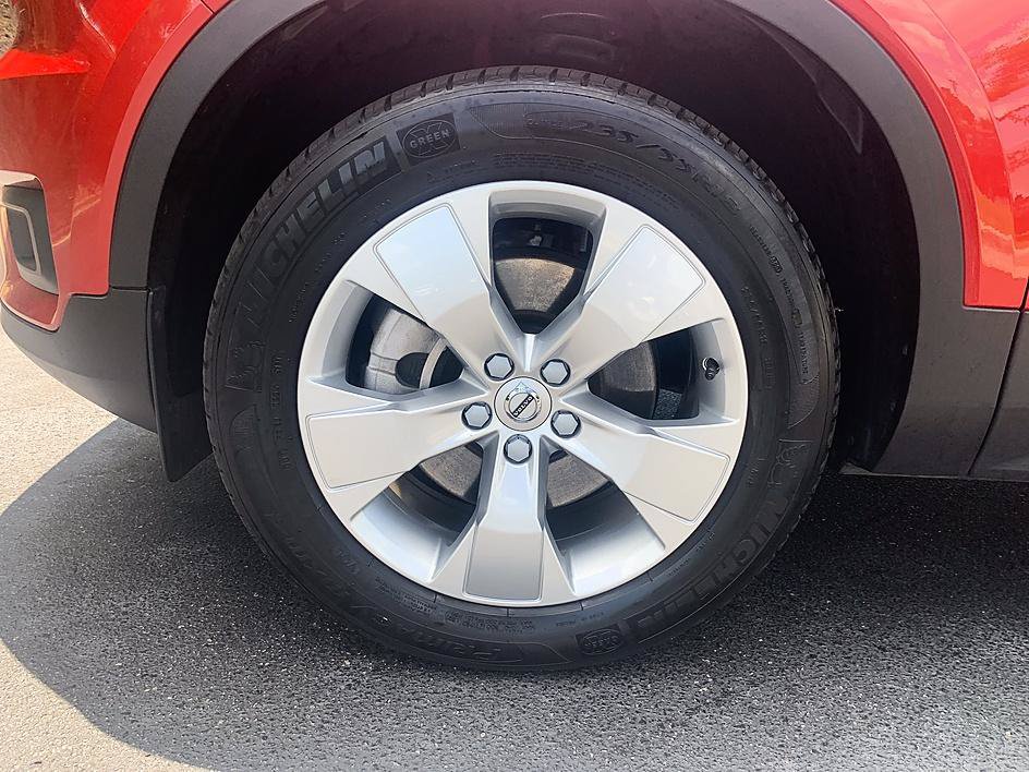 Used 2022 Volvo XC40 T5 Momentum AWD/4WD image 8
