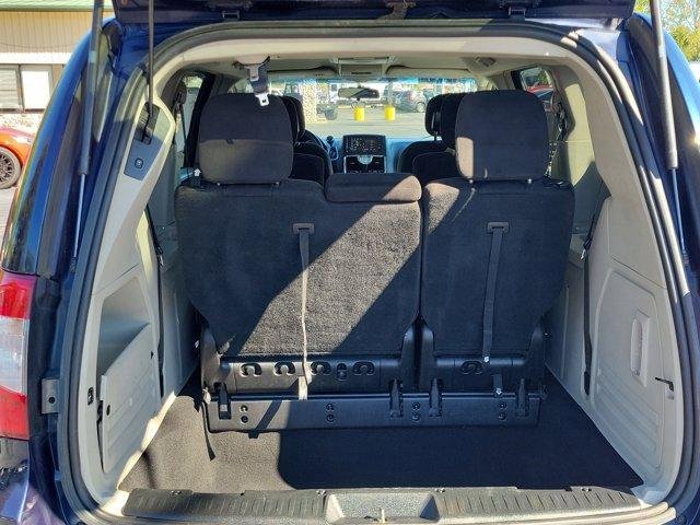 Used 2014 Chrysler Town & Country Touring image 7