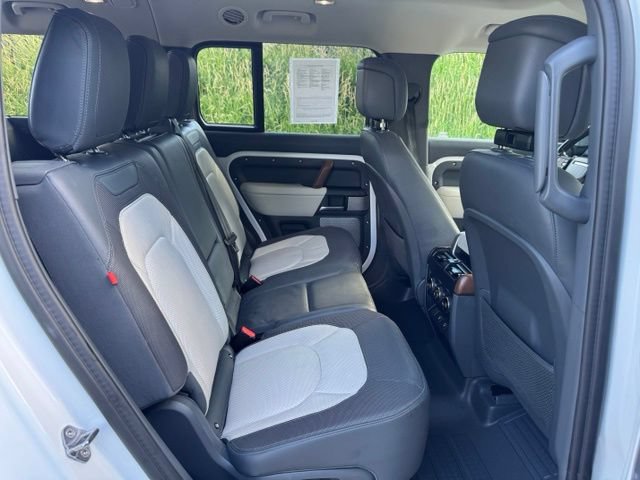 Certified 2024 Land Rover Defender 130 X-Dynamic SE AWD/4WD image 18