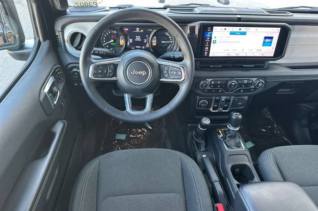 Used 2024 Jeep Wrangler Unlimited Sahara AWD/4WD image 16