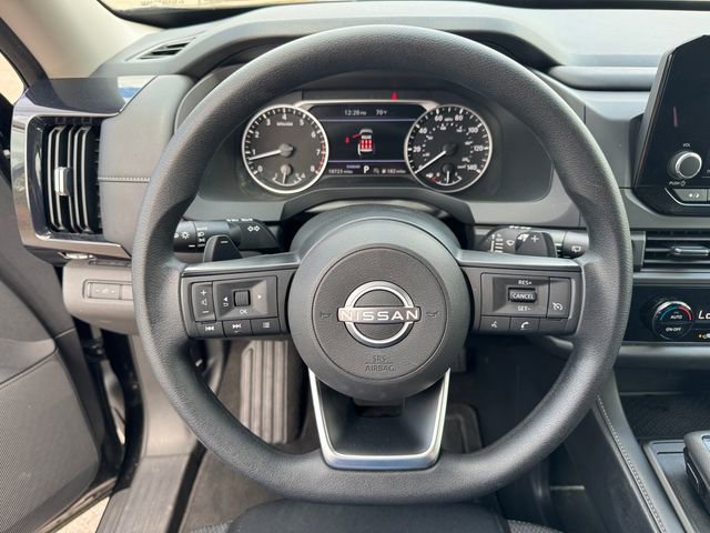 Used 2025 Nissan Pathfinder S image 24