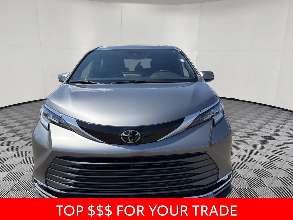 Used 2026 Toyota Sienna Limited FWD image 2