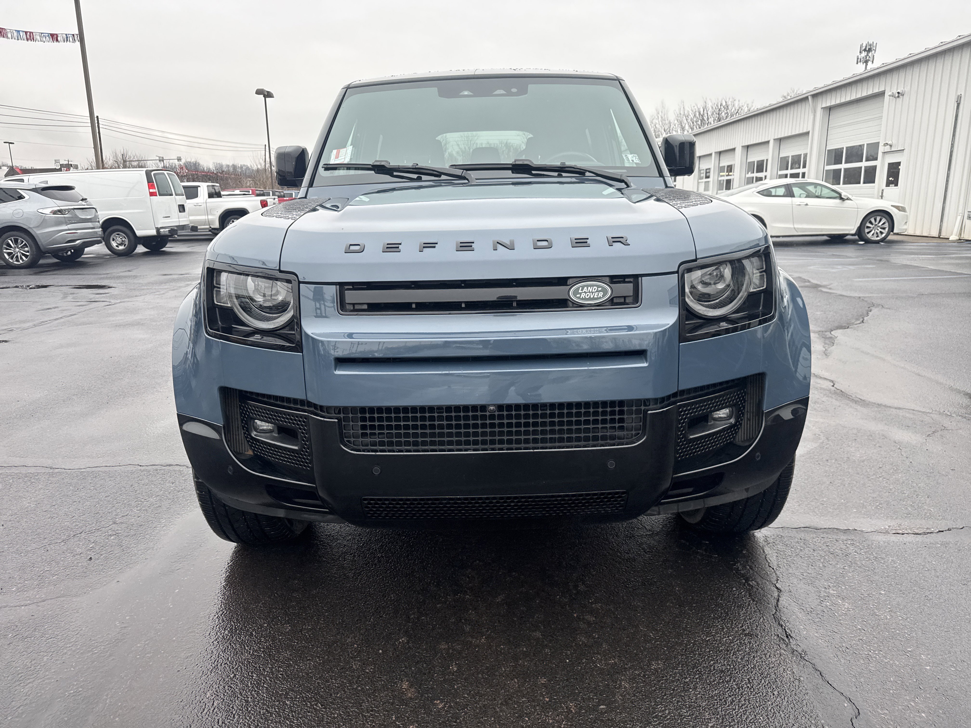 Used 2024 Land Rover Defender 110 X-Dynamic SE image 9