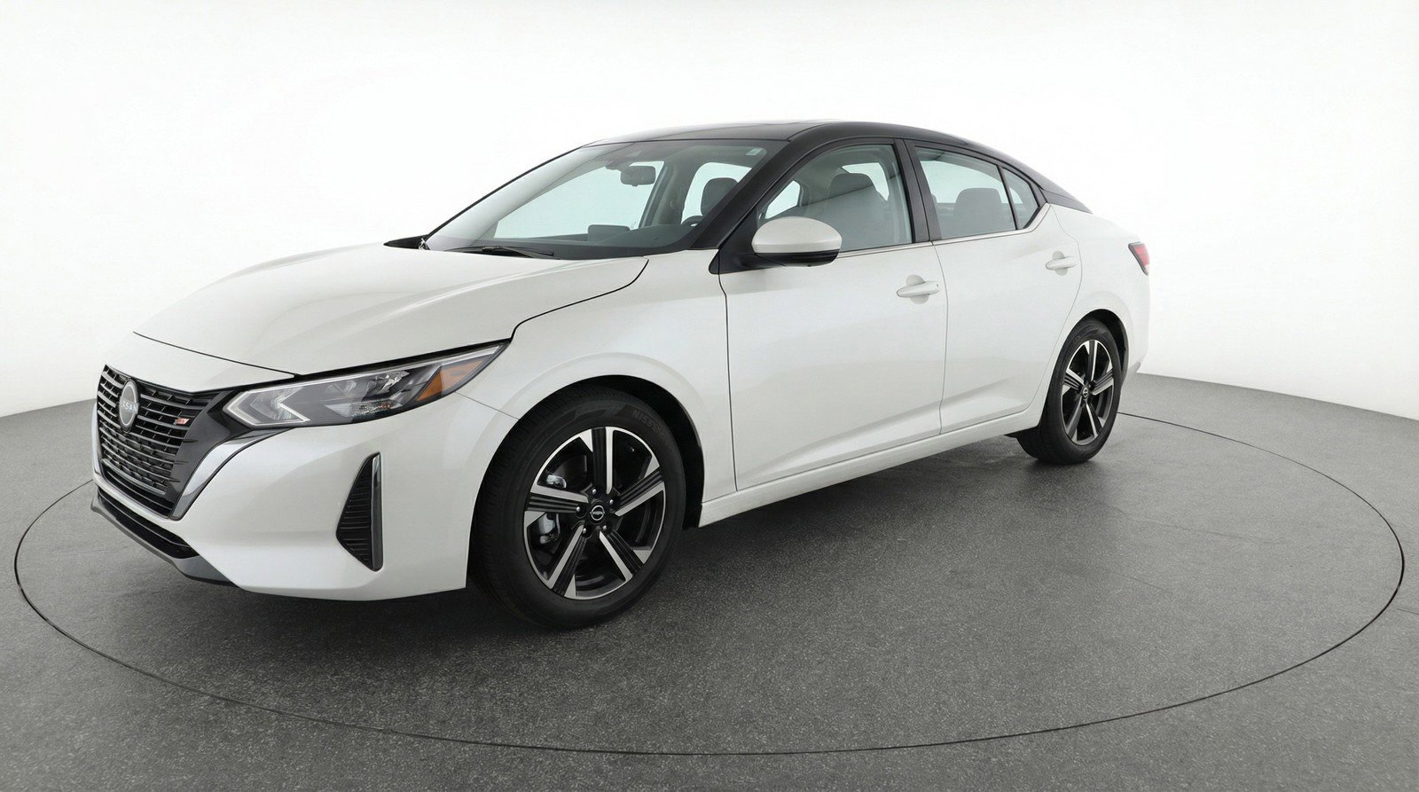 Used 2025 Nissan Sentra SV image 3