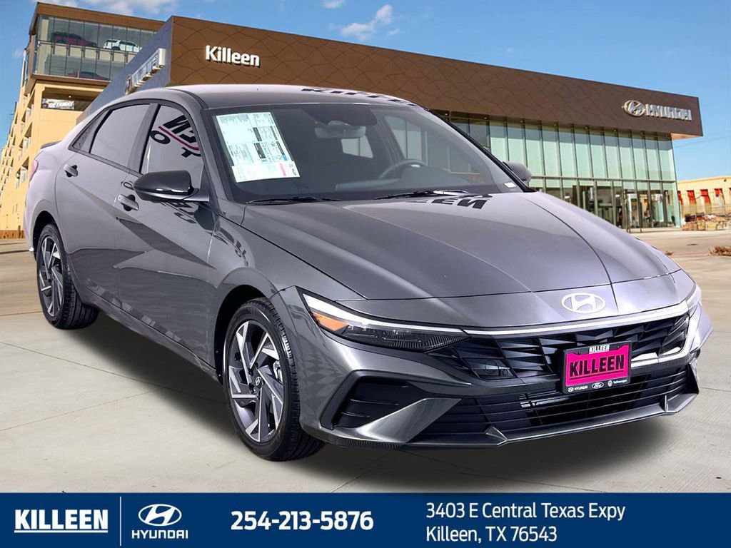 Used 2025 Hyundai Elantra Sport image 11