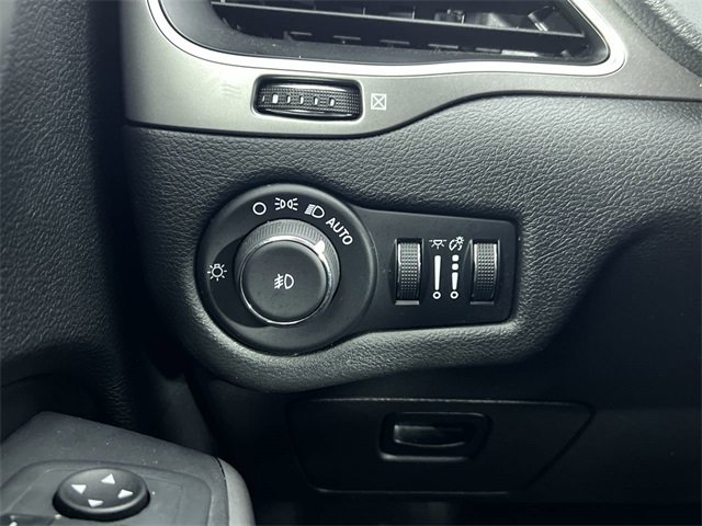 Used 2021 Jeep Cherokee Latitude Plus w/ Security Package image 18