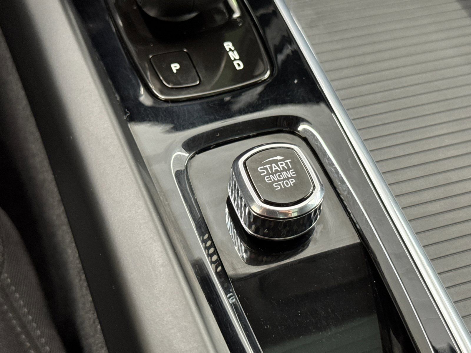 Used 2022 Volvo XC60 T8 Inscription Expression image 23